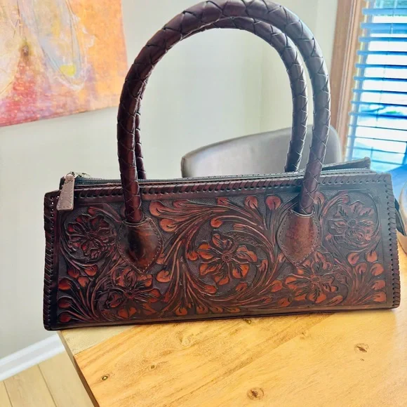 Elegant Floral Embossed Leather Handbag - Picture 7 of 9